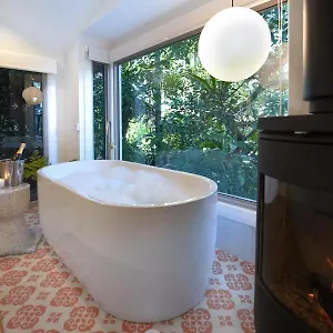 Lovestone , Montville Australia